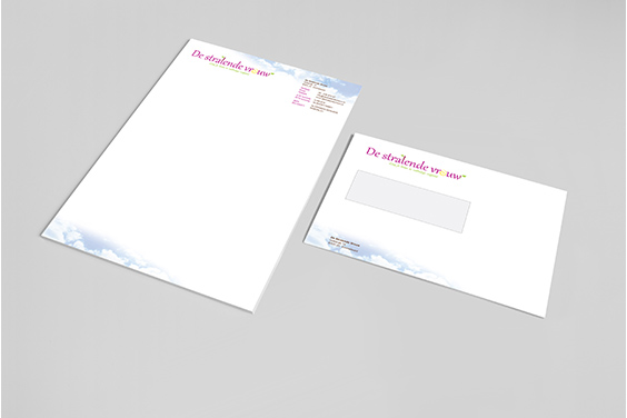 huisstijl-de-stralende-vrouw-briefpapier-envelop-overzicht